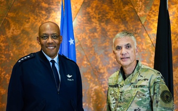 Chief of Staff of the Air Force visits USCYBERCOM (4 of 4)
