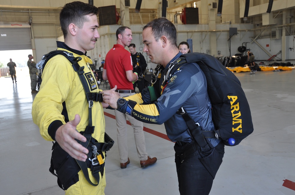 908th aids sister service in recruiting efforts