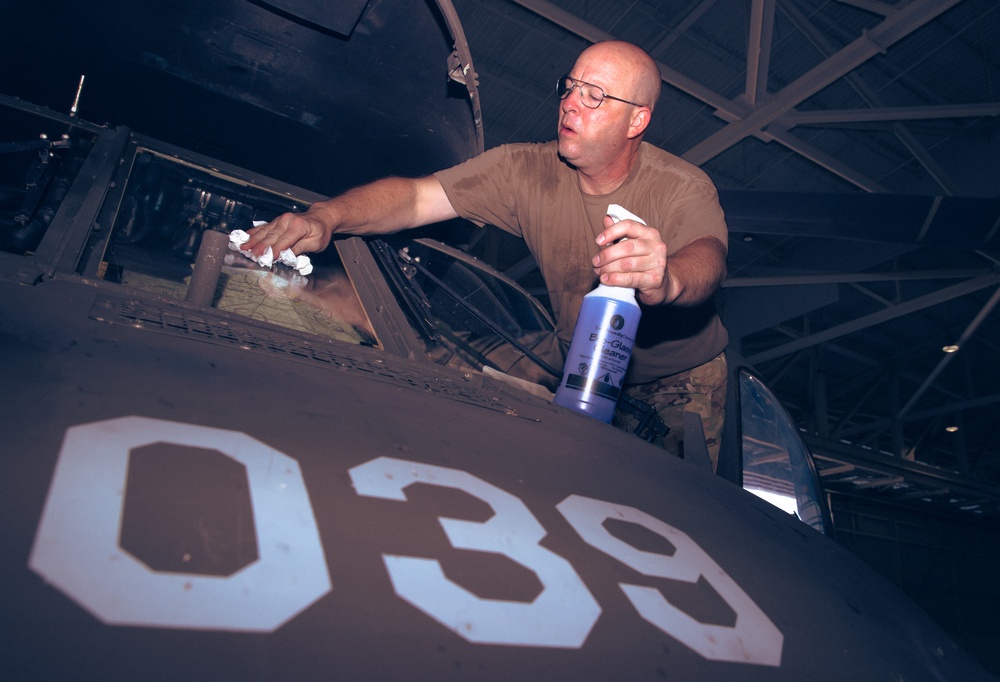 Alabama UH-60 Blackhawk Aviators Assist With Wildfire Suppression In Louisiana