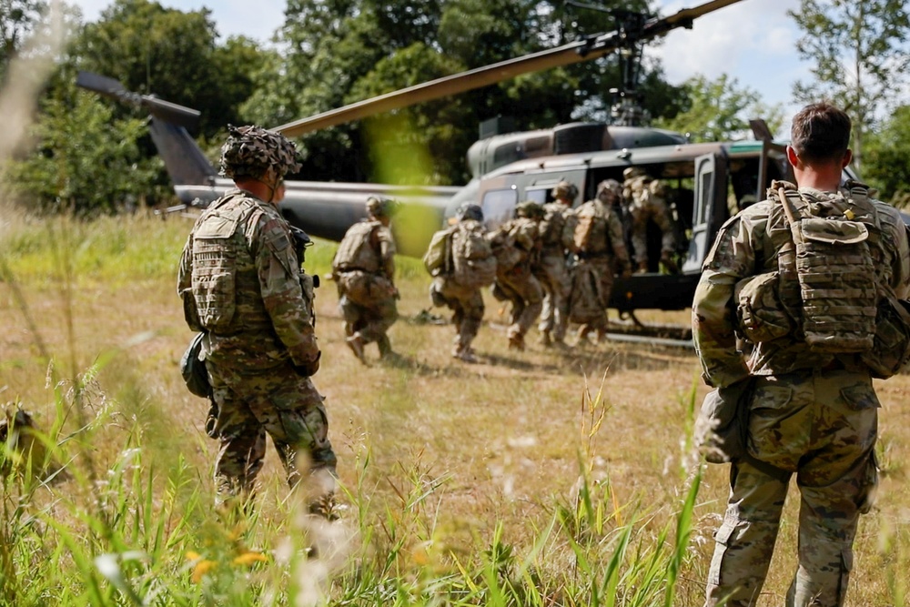 5-20 IR and JGSDF conduct sling load training at Orient Shield 23