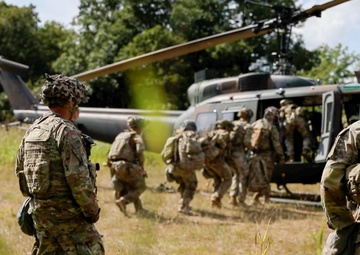 5-20 IR and JGSDF conduct sling load training at Orient Shield 23