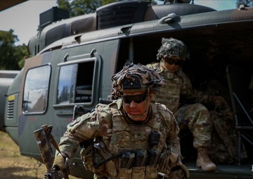 5-20 IR and JGSDF conduct sling load training at Orient Shield 23