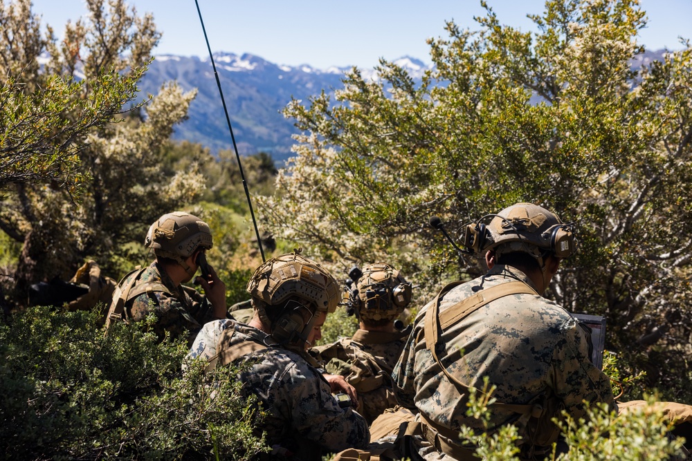 Marines conduct aerial insertion during MTX