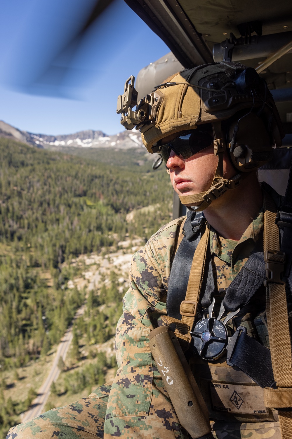 Marines conduct aerial insertion during MTX