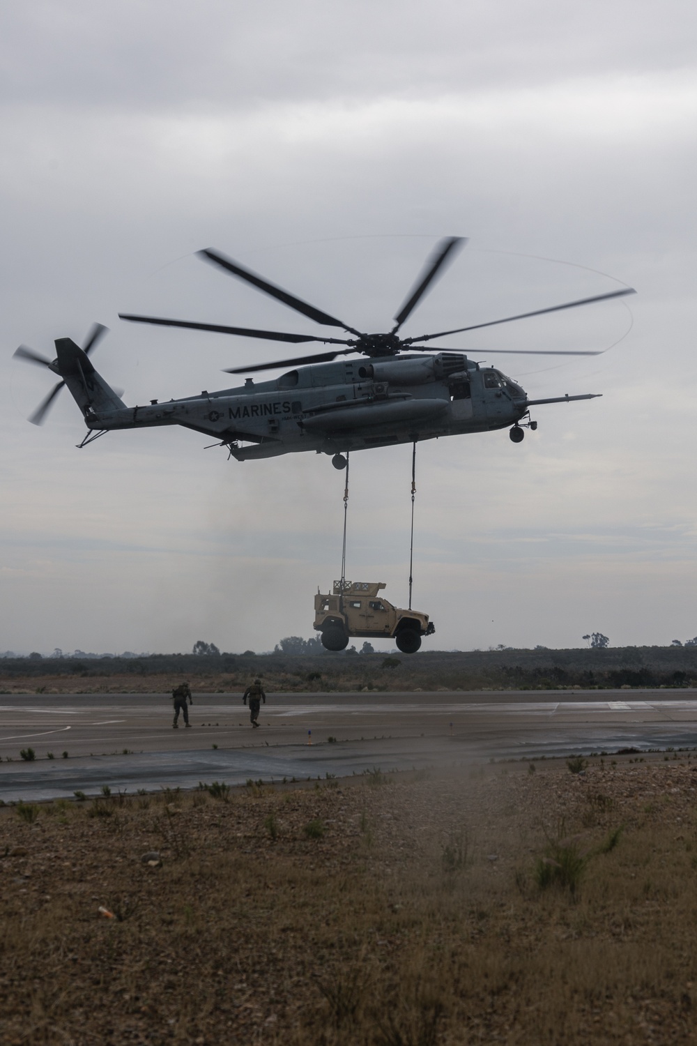 America’s Airshow 2023: CH-53 external lift