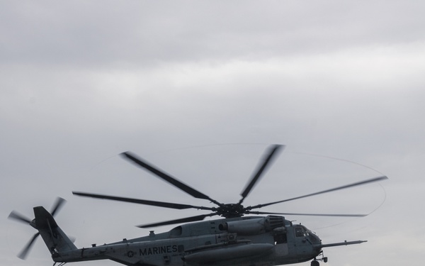 America’s Airshow 2023: CH-53 external lift