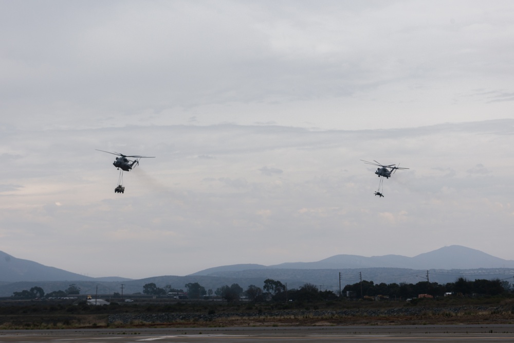 America’s Airshow 2023: CH-53 external lift