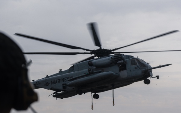 America’s Airshow 2023: CH-53 external lift