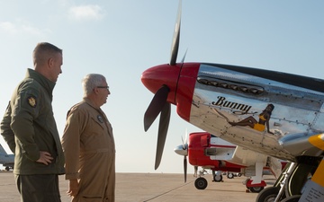 DVIDS - Images - Padres Visit 3rd MAW Marines at Miramar [Image 2