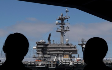 Nimitz Arrives In San Diego
