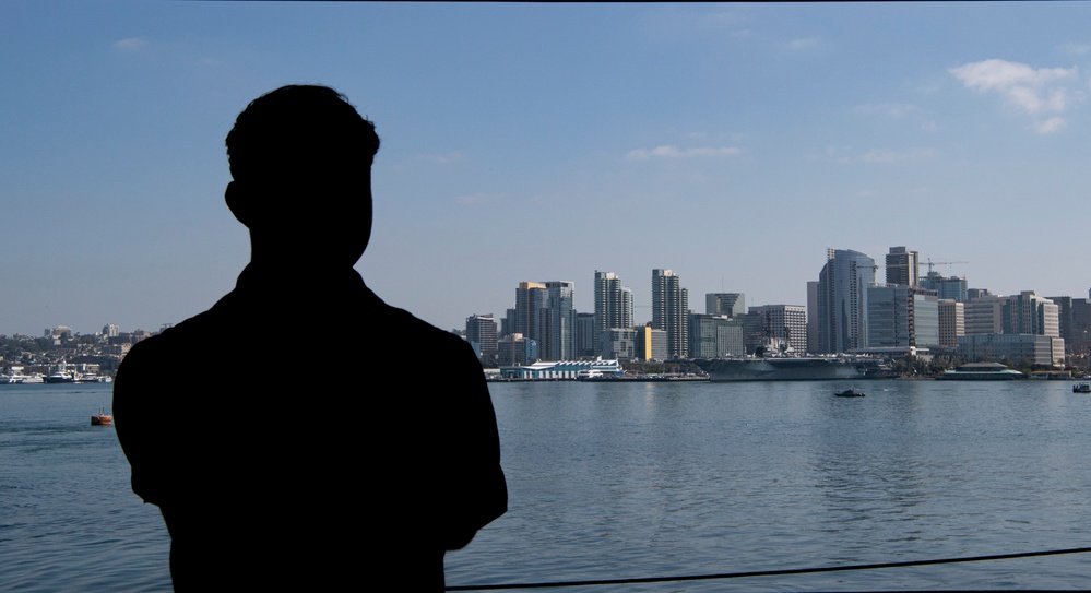 Nimitz Arrives in San Diego