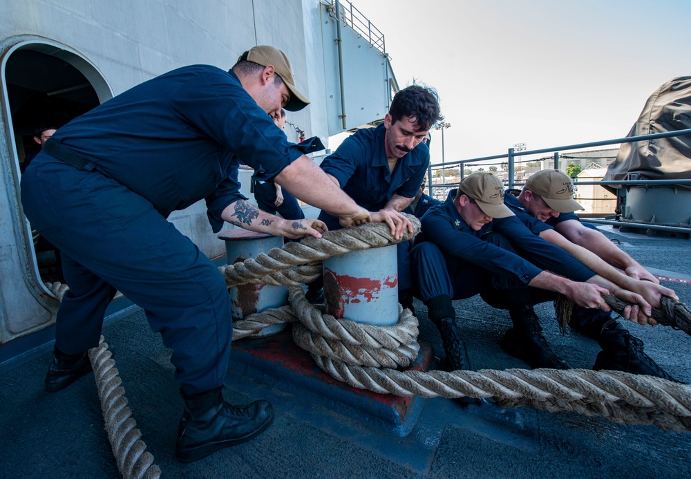 Sailors Line Handling