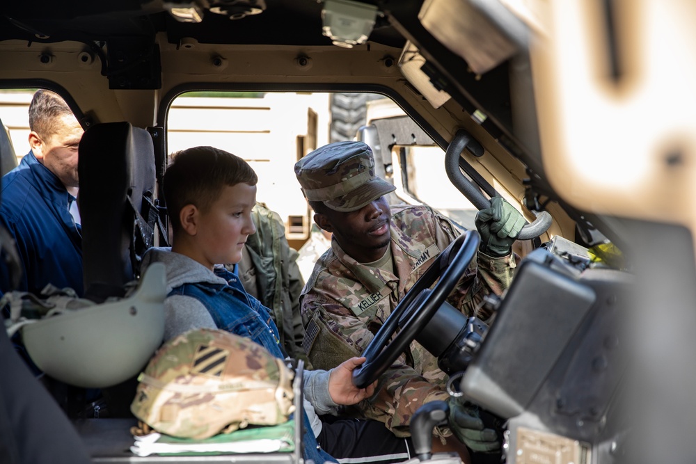 Task Force Marne Soldiers showcase equipment at Polish cultural event