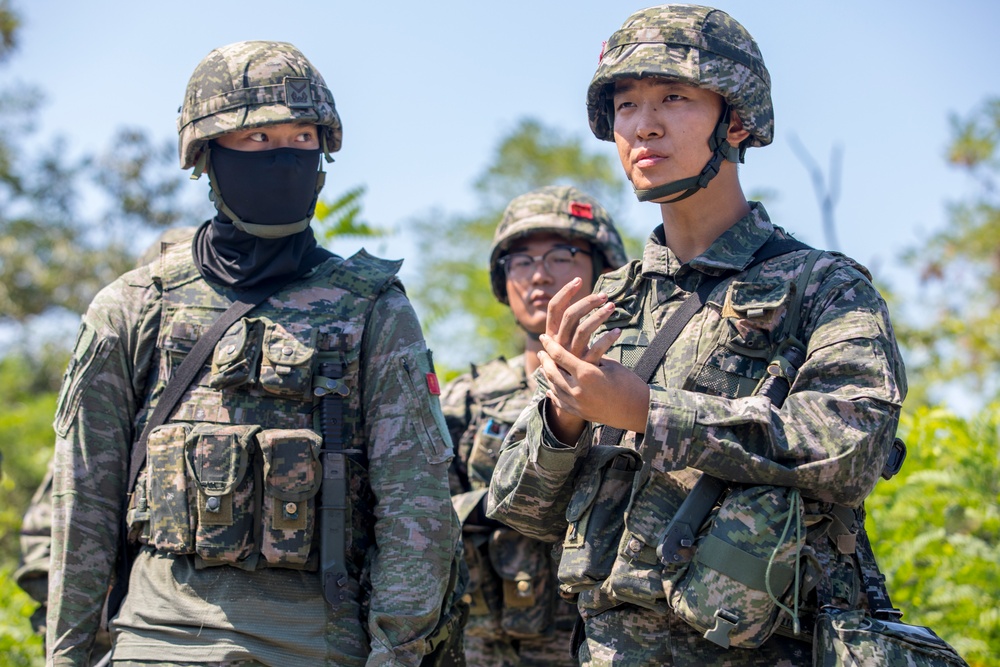 U.S. Marines and ROK Marines Exchange CBRN Response Tactics