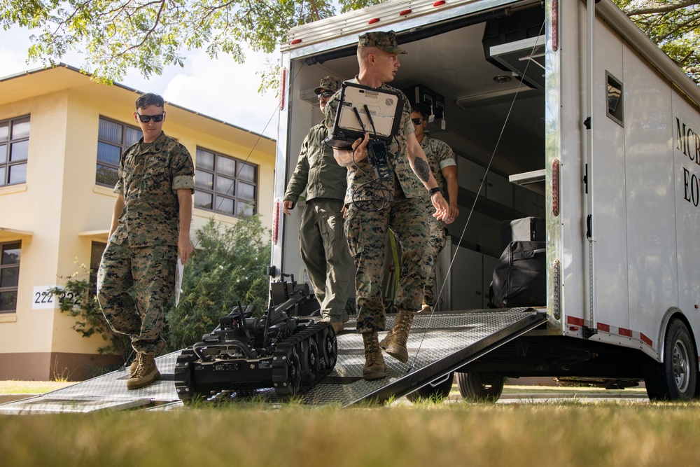 Armed with Knowledge: Military Homeschoolers of Hawaii receive military technology demonstration.