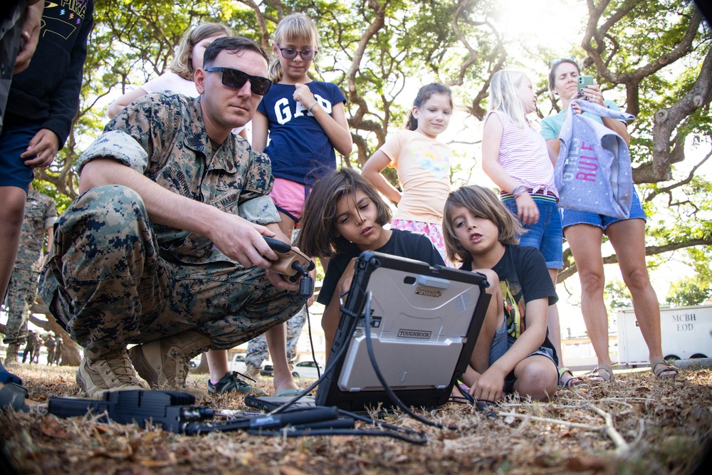 Armed with Knowledge: Military Homeschoolers of Hawaii receive military technology demonstration.