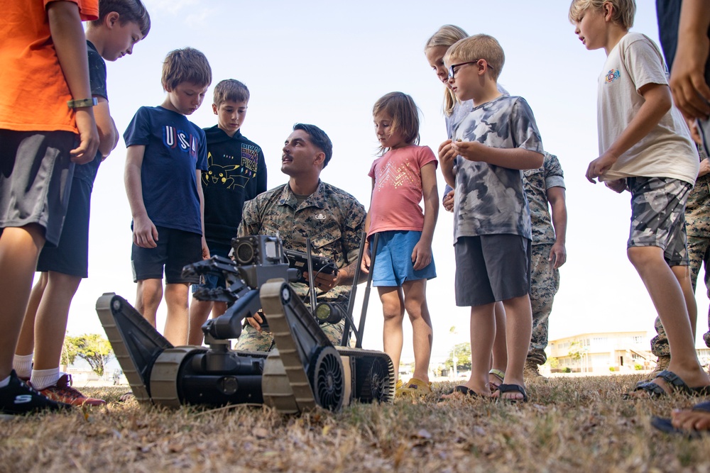 Armed with Knowledge: Military Homeschoolers of Hawaii receive military technology demonstration.