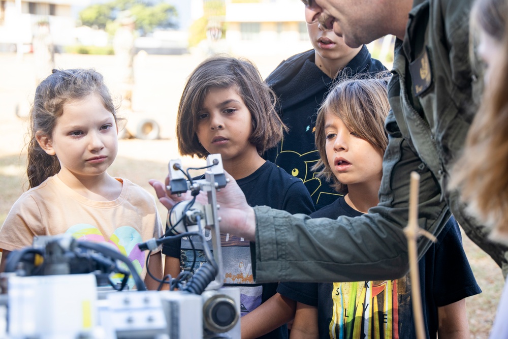 Armed with Knowledge: Military Homeschoolers of Hawaii receive military technology demonstration.