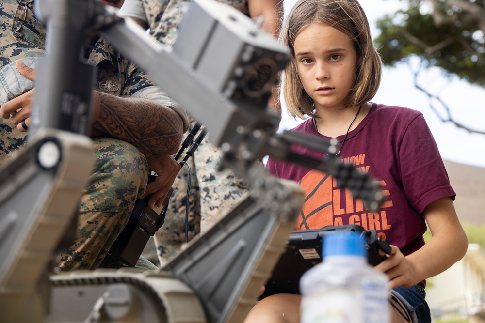 Armed with Knowledge: Military Homeschoolers of Hawaii receive military technology demonstration.