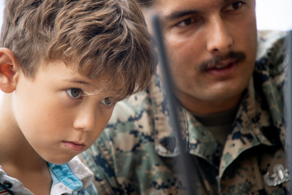 Armed with Knowledge: Military Homeschoolers of Hawaii receive military technology demonstration.