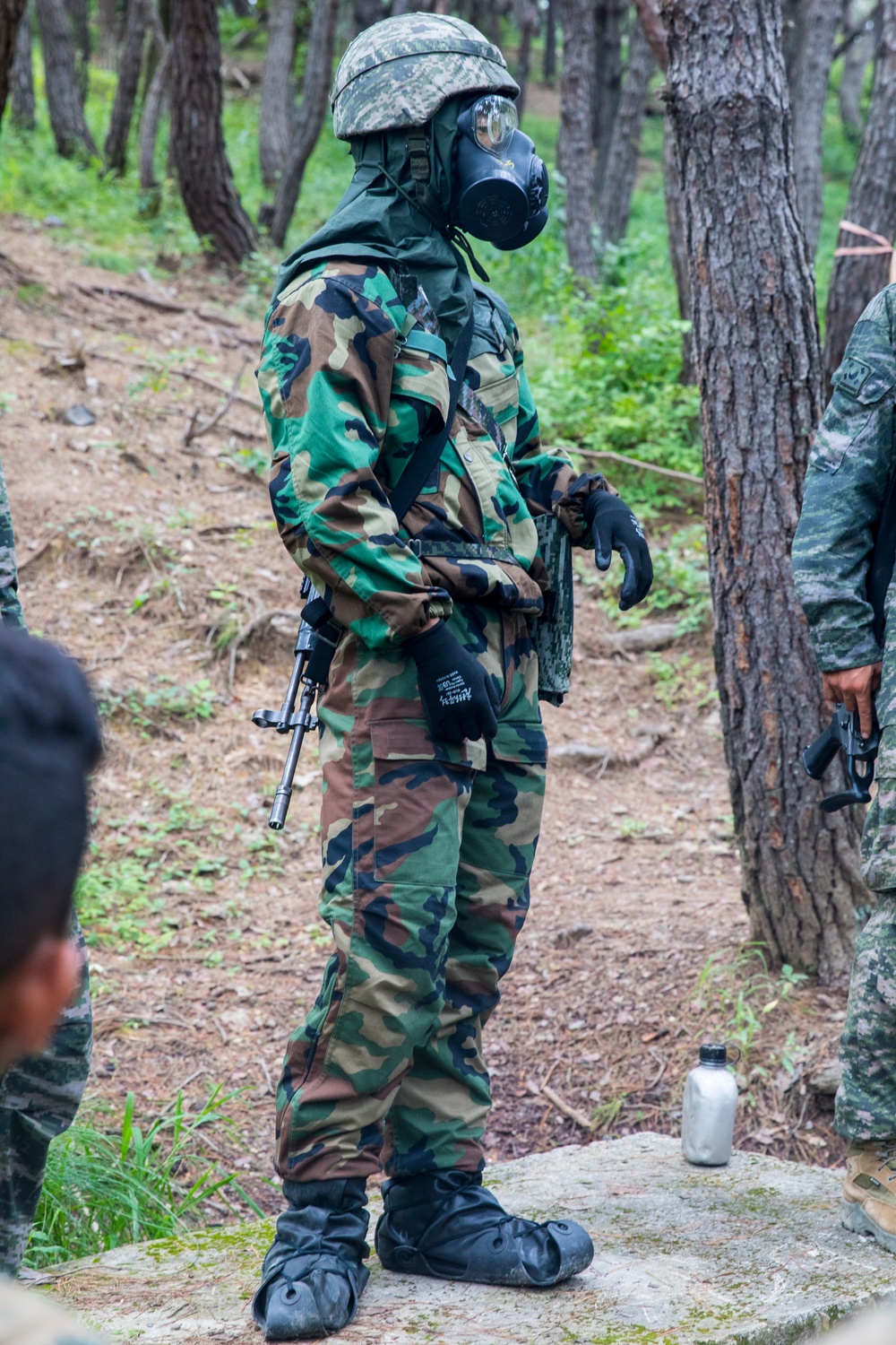 U.S. Marines and ROK Marines Participate in Gas Chamber