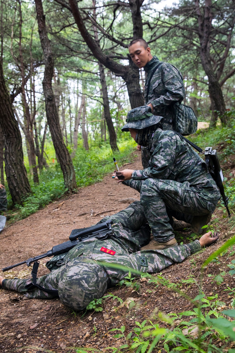 U.S. Marines and ROK Marines Participate in Gas Chamber