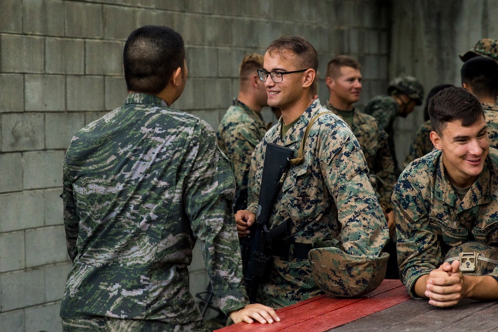 U.S. Marines Conduct Team Leadership Training with ROK Marines