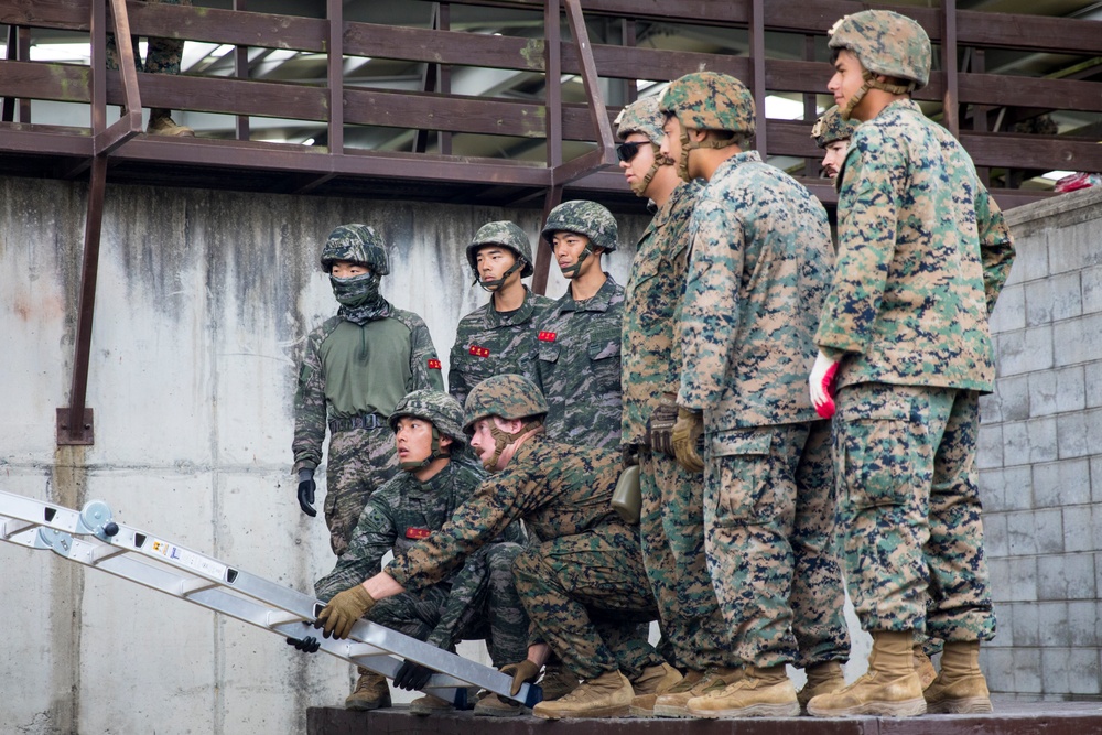 U.S. Marines Conduct Team Leadership Training with ROK Marines