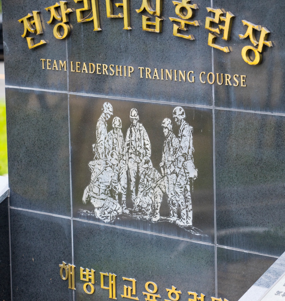 U.S. Marines Conduct Team Leadership Training with ROK Marines