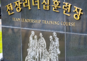 U.S. Marines Conduct Team Leadership Training with ROK Marines