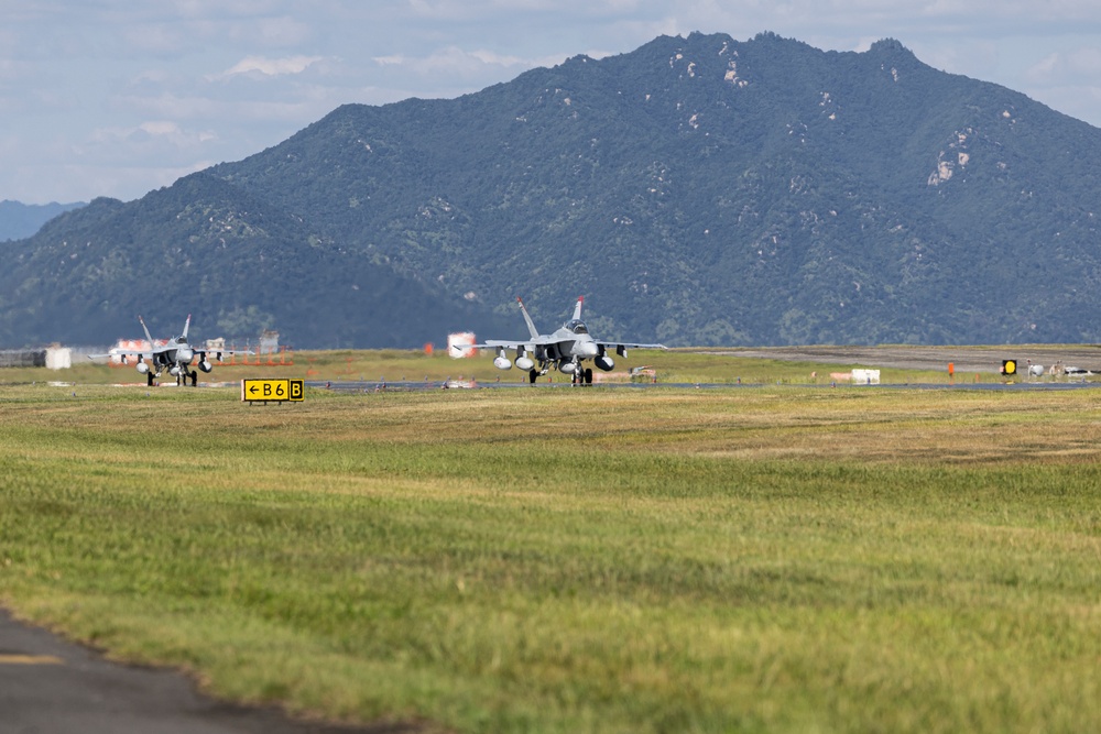 The Red Devils arrive at MCAS Iwakuni