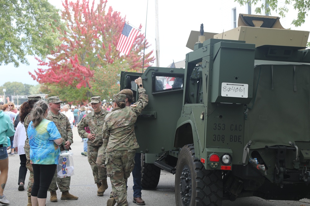 U.S. Army Reserve Soldiers represented at Warrens Cranberry Festival