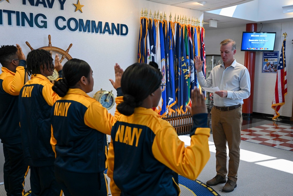 UNSECNAV Visits Navy Recruiting Command