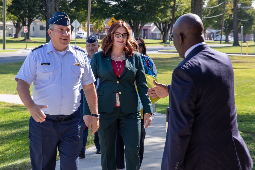 Colombian Air Force general visits USASAC, farewells SALO