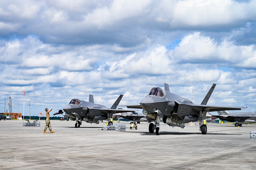 DVIDS - Images - F-35 Lightning IIs and F-15C Eagles arrive at Air ...