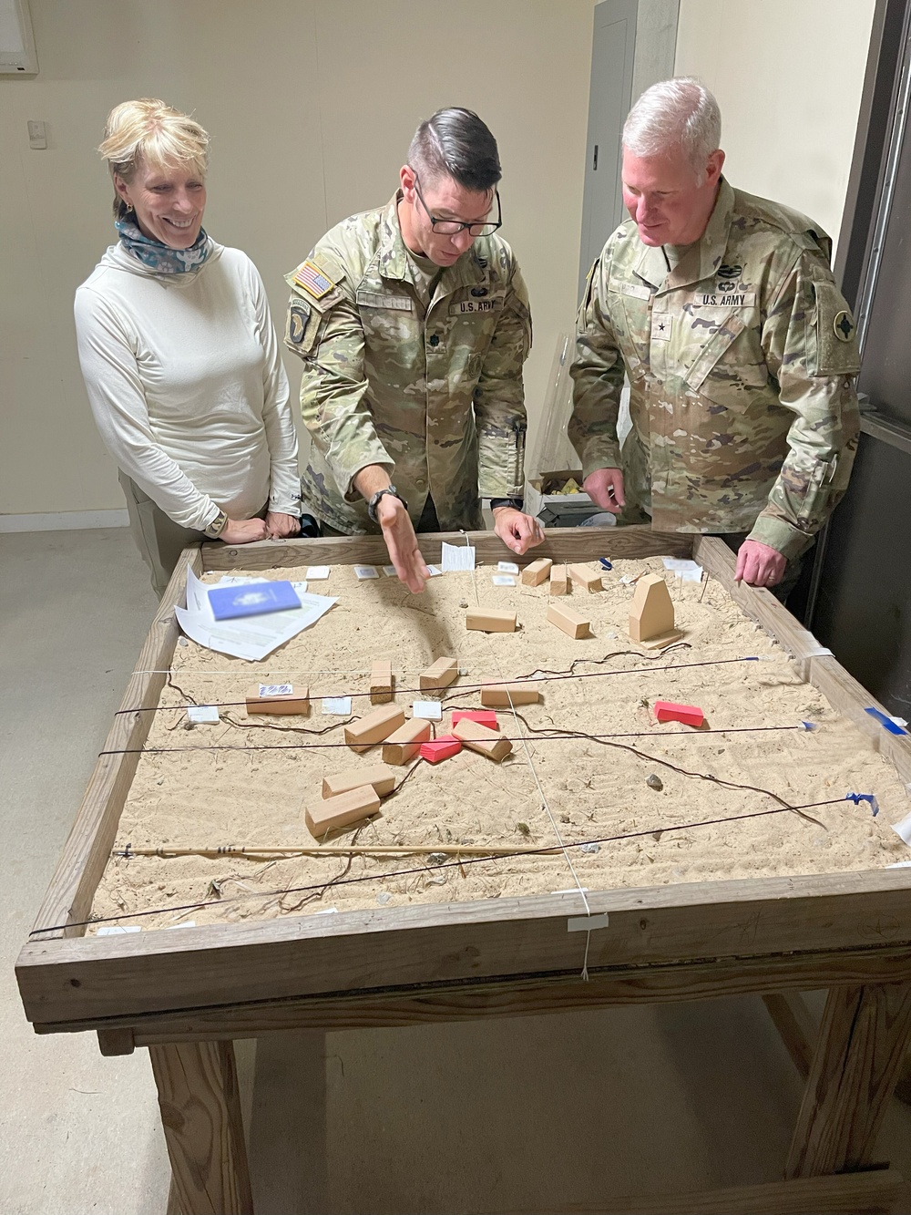 NSIN Southeast Regional Director Examines EW Scenario during Thunderstrike II