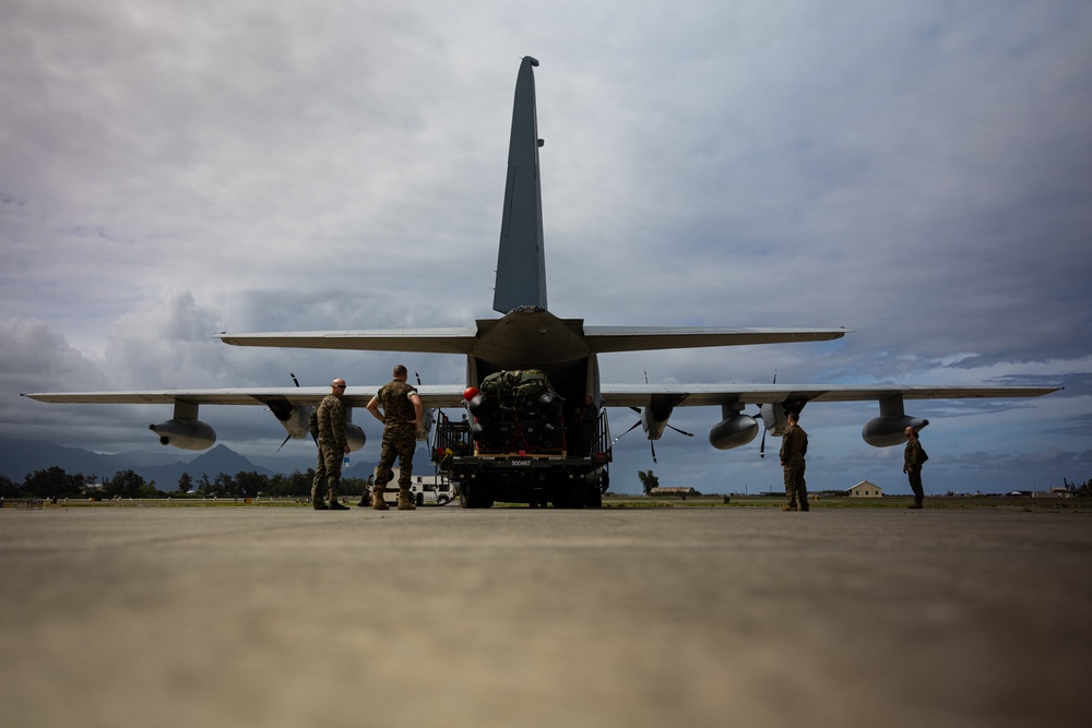 3d Reconnaissance Marines Low-Level Parachute Operations in Water