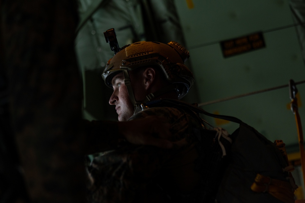 3d Reconnaissance Marines Low-Level Parachute Operations in Water