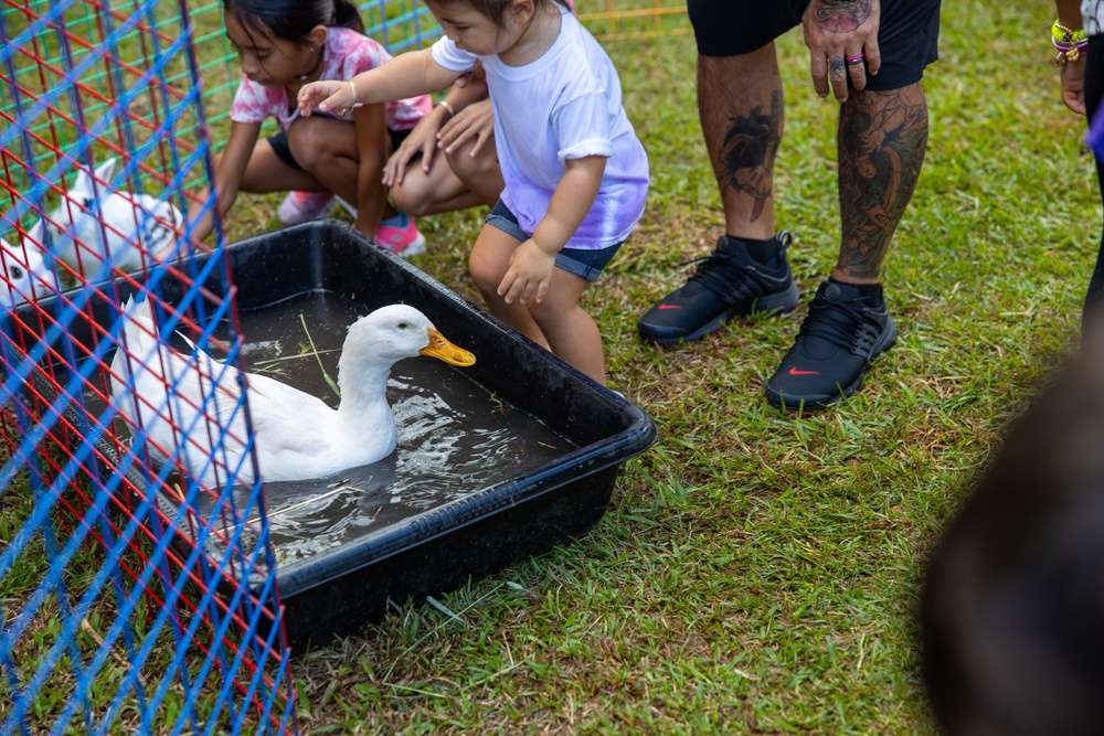 MALS-24 Marines Volunteer at Ahuimanu Elementary School