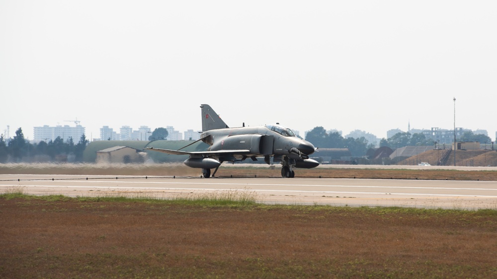 Turkish Air Force F-4 Fighter Jet Conducts Aircraft Arresting System Test in Collaboration with U.S. Air Force