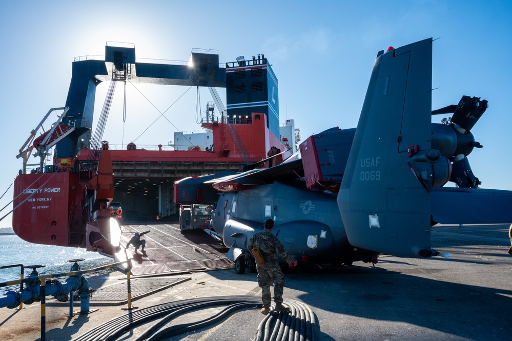 727 SOAMXS Transport CV-22 Osprey Aircraft During Intermodal