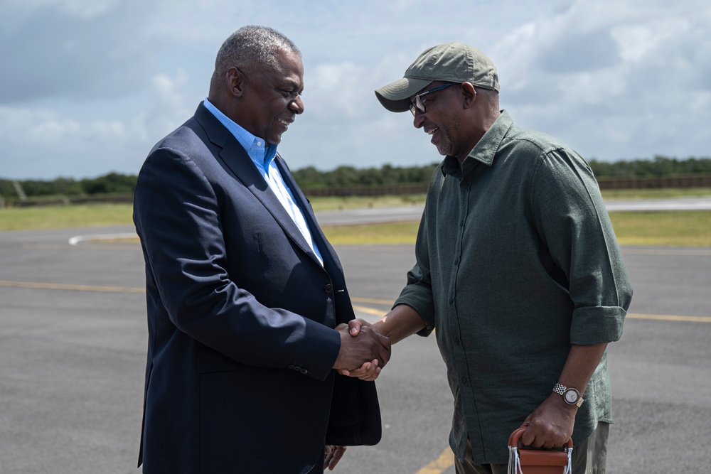 SD and Kenya Defense Cabinet Secretary Meet with Manda Bay Troops