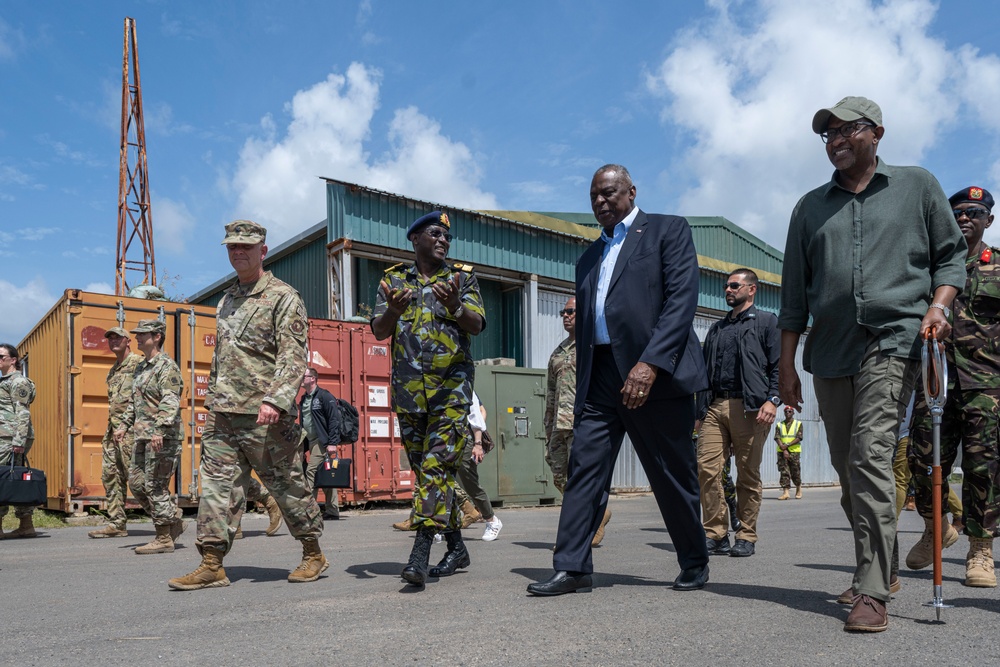 SD and Kenya Defense Cabinet Secretary Meet with Manda Bay Troops