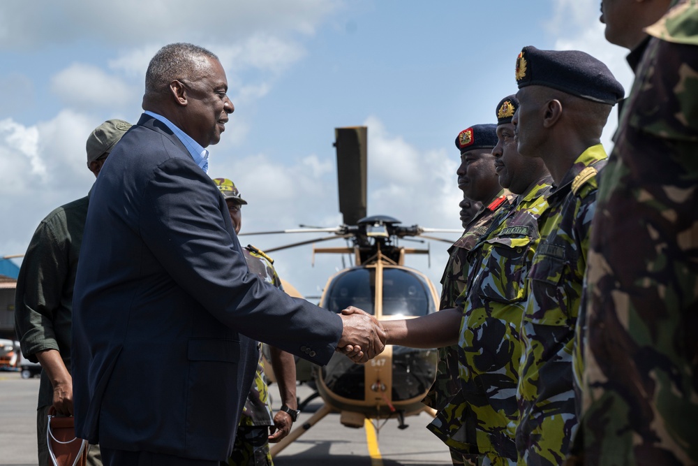 SD and Kenya Defense Cabinet Secretary Meet with Manda Bay Troops