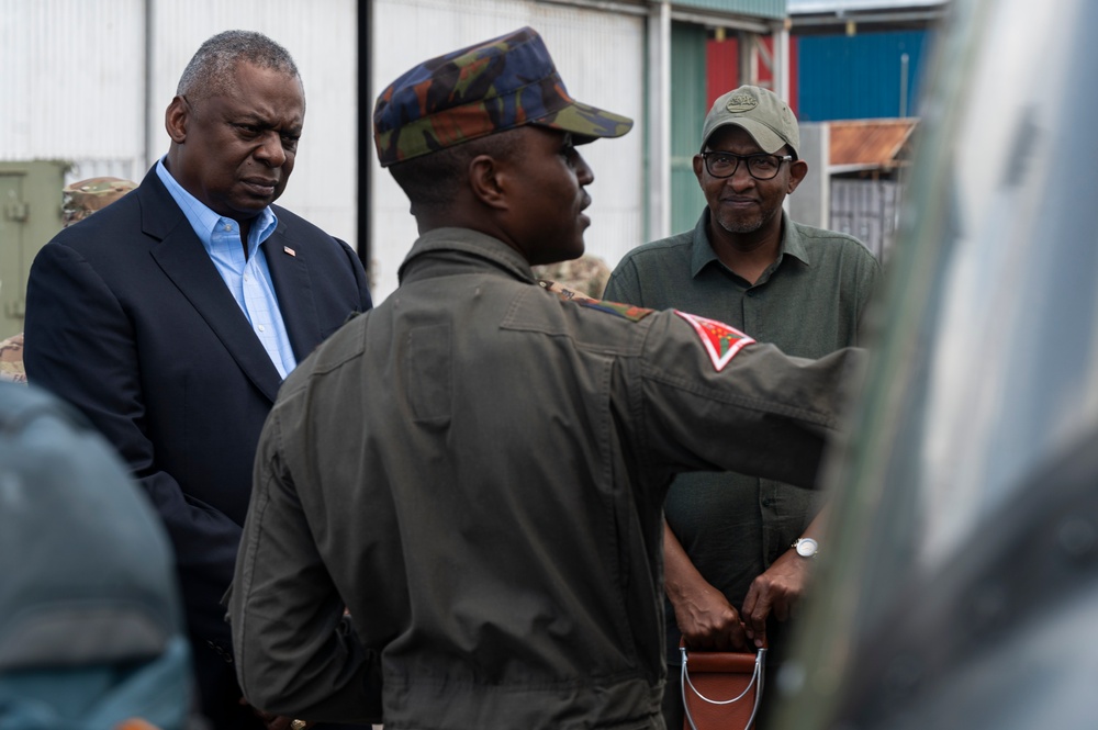 SD and Kenya Defense Cabinet Secretary Meet with Manda Bay Troops