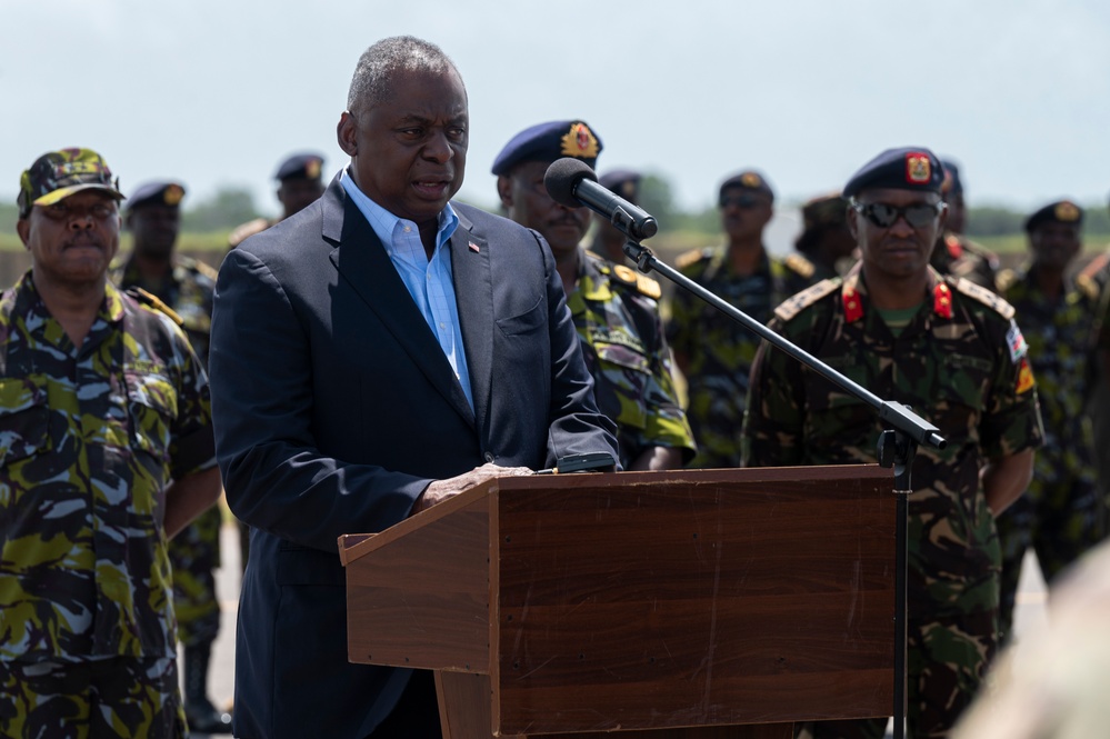 SD and Kenya Defense Cabinet Secretary Meet with Manda Bay Troops