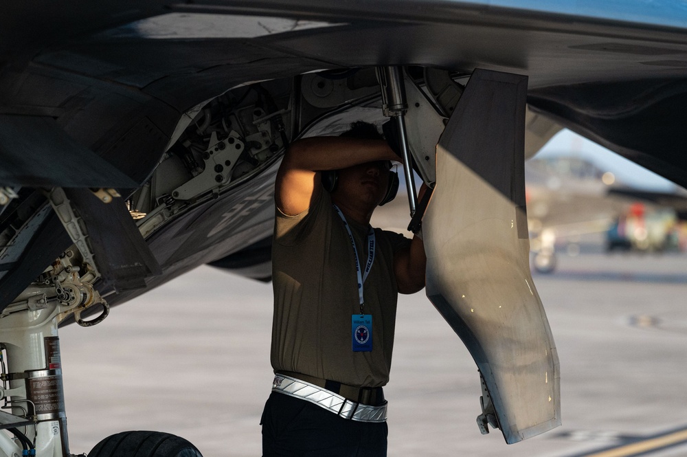 JBLE F-22 Raptors kick-off WT