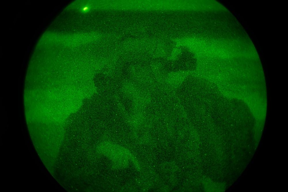 3d Recon conducts beach landing at night