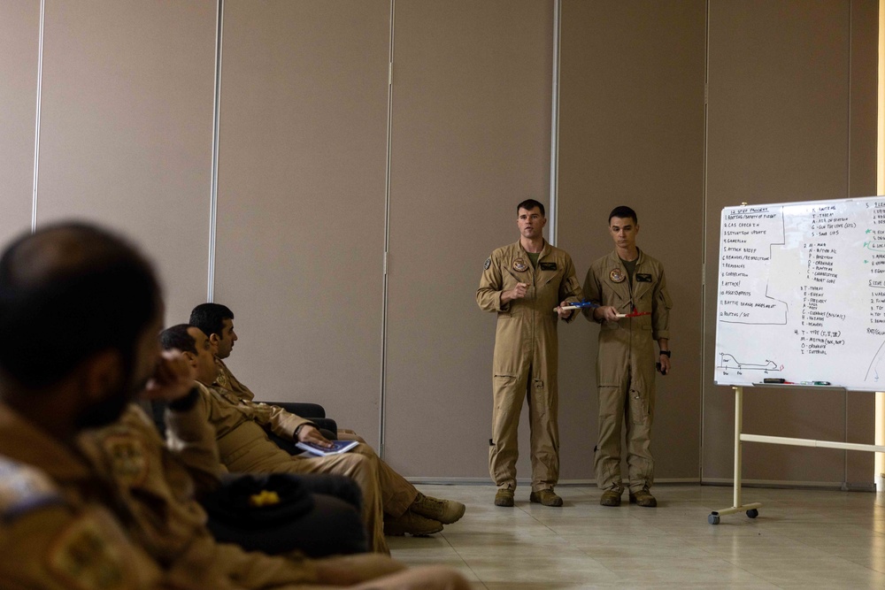 26th MEU(SOC) Pilots and Royal Bahrain Marine Force Pilots Integrate