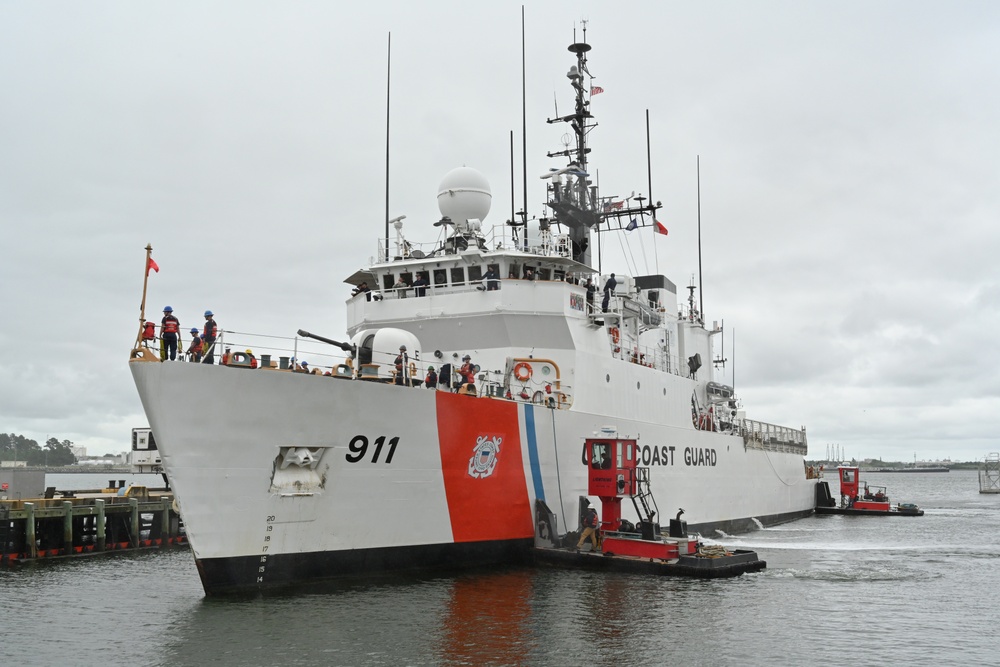 DVIDS Images US Coast Guard Cutter Forward Returns Home Following   1000w Q95 